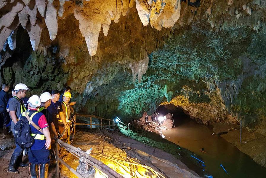 Thai Cave Rescue : "Stay Strong" Football Stars Rally Round Trapped Youngsters 1