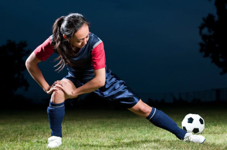 How To Stretch In Soccer [8 Proven Ways] 2023
