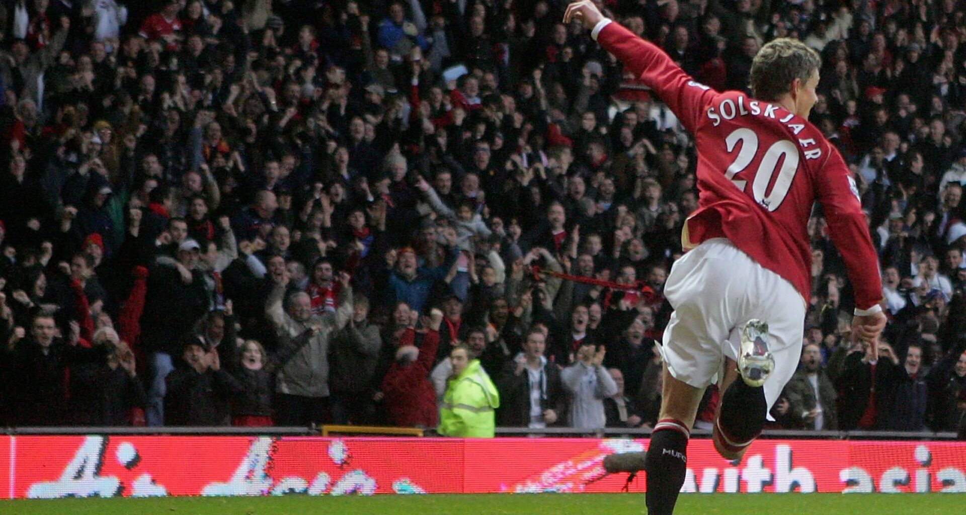 10 Famous Soccer Players With The Number 20 Jersey